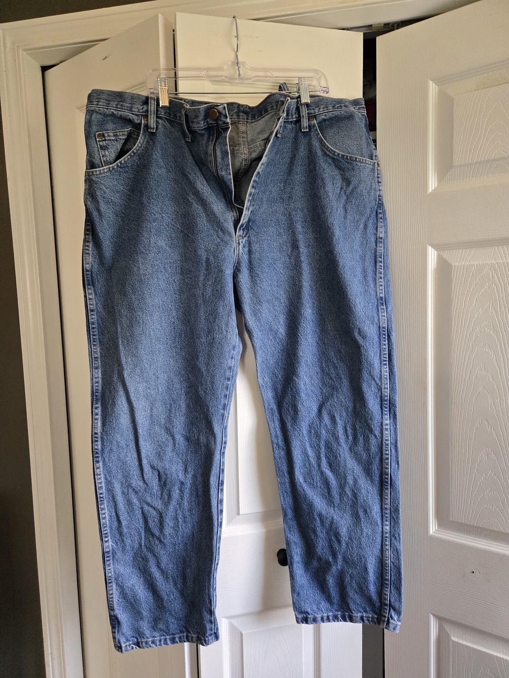 WRANGLER Men's Regular Fit Straight Jeans Classic Blue Denim 44X30